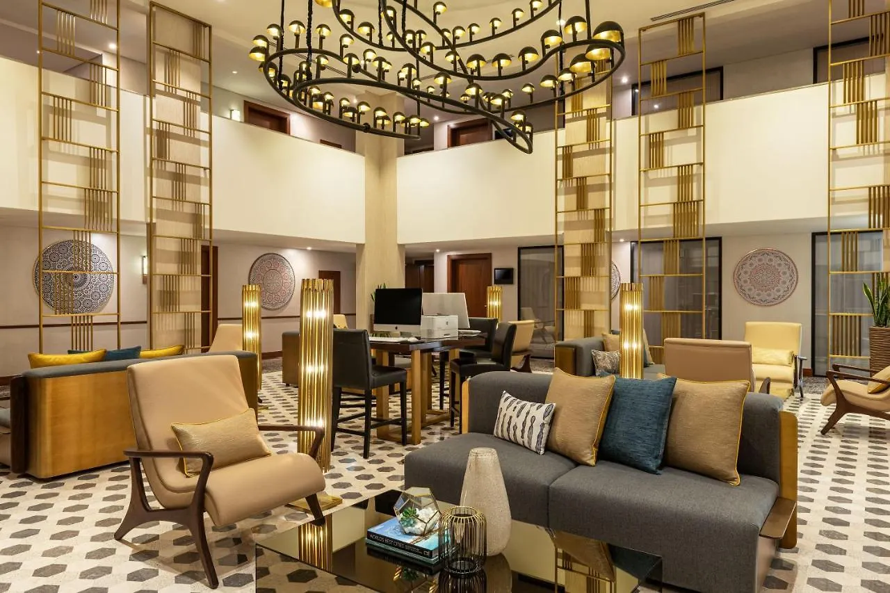 Le Meridien Dubai Hotel & Conference Centre 5*,
