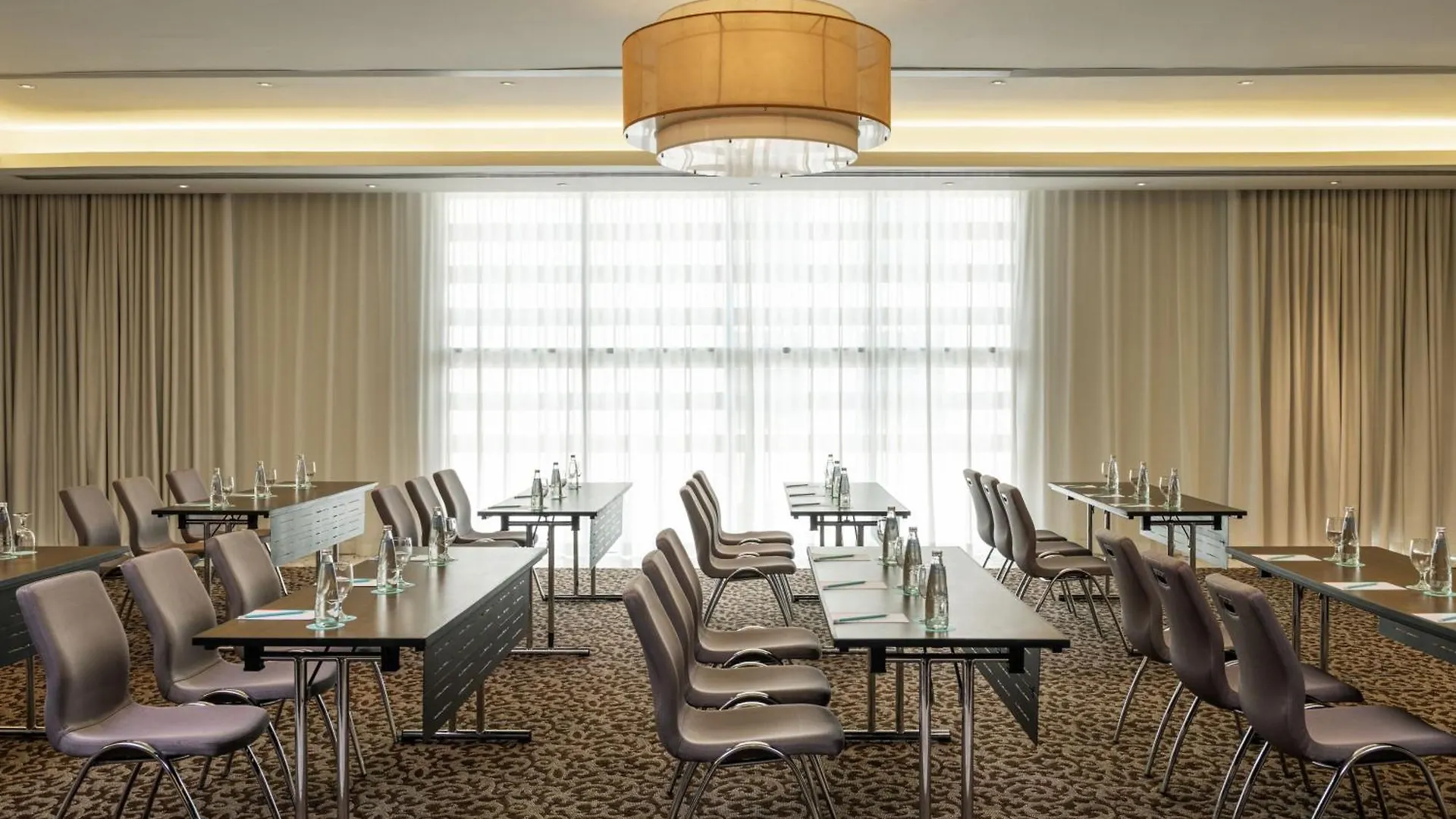 Le Meridien Dubai Hotel & Conference Centre 5*,  United Arab Emirates