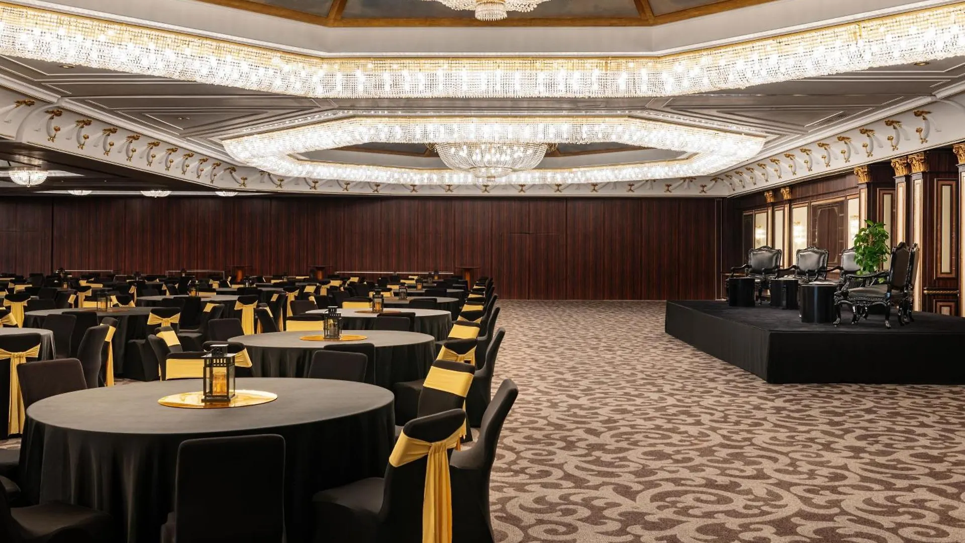 Le Meridien Dubai Hotel & Conference Centre