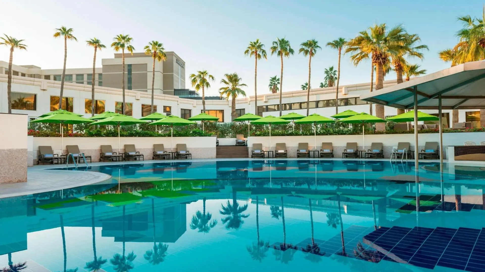 Le Meridien Dubai Hotel & Conference Centre