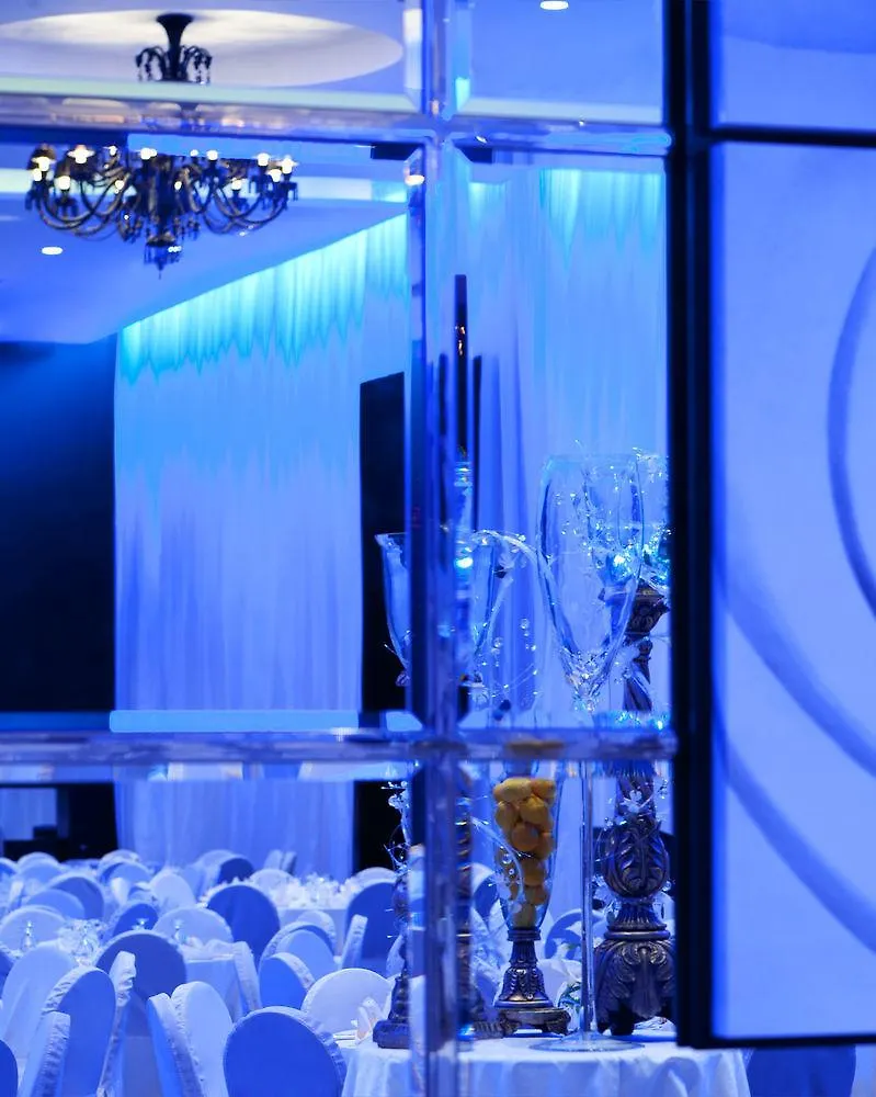 Le Meridien Dubai Hotel & Conference Centre