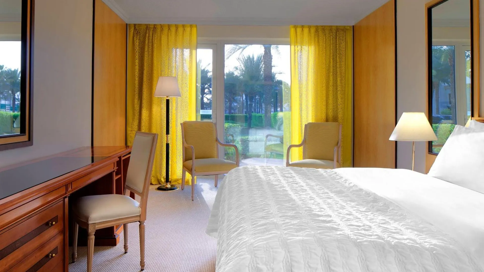 Le Meridien Dubai Hotel & Conference Centre 5*,  United Arab Emirates