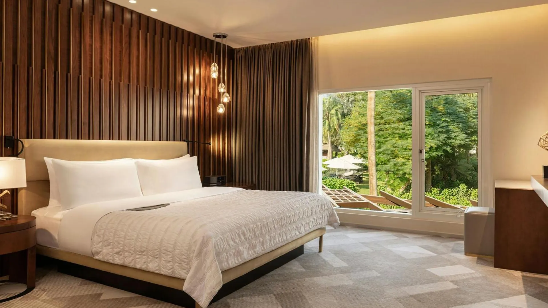 Le Meridien Dubai Hotel & Conference Centre