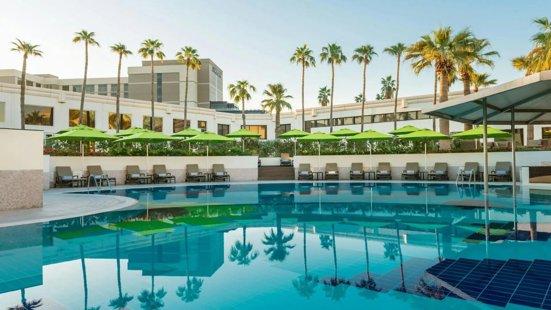 Le Meridien Dubai Hotel & Conference Centre 5*,  United Arab Emirates